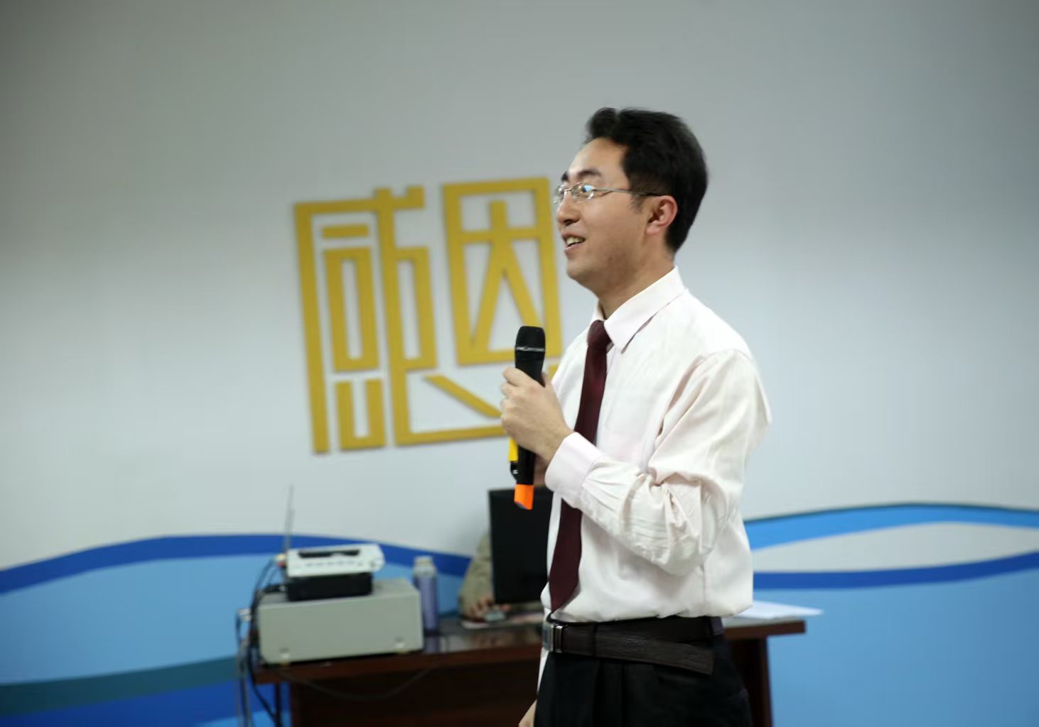 诗人头像