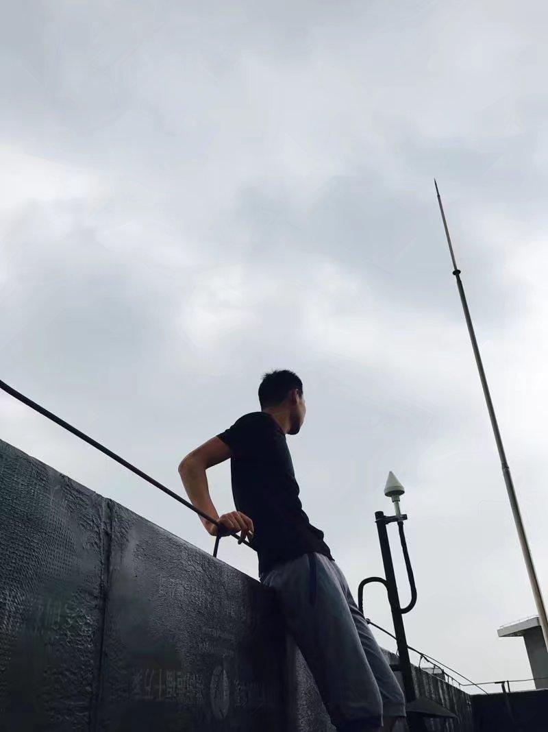 诗人头像