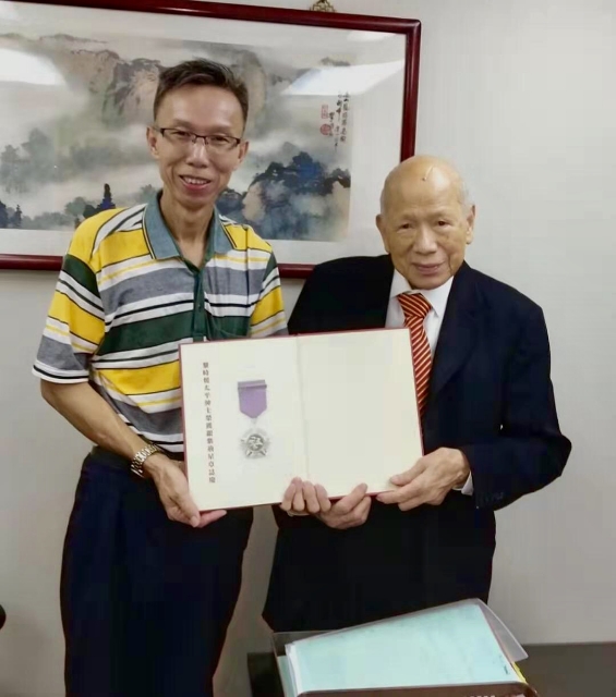诗人头像