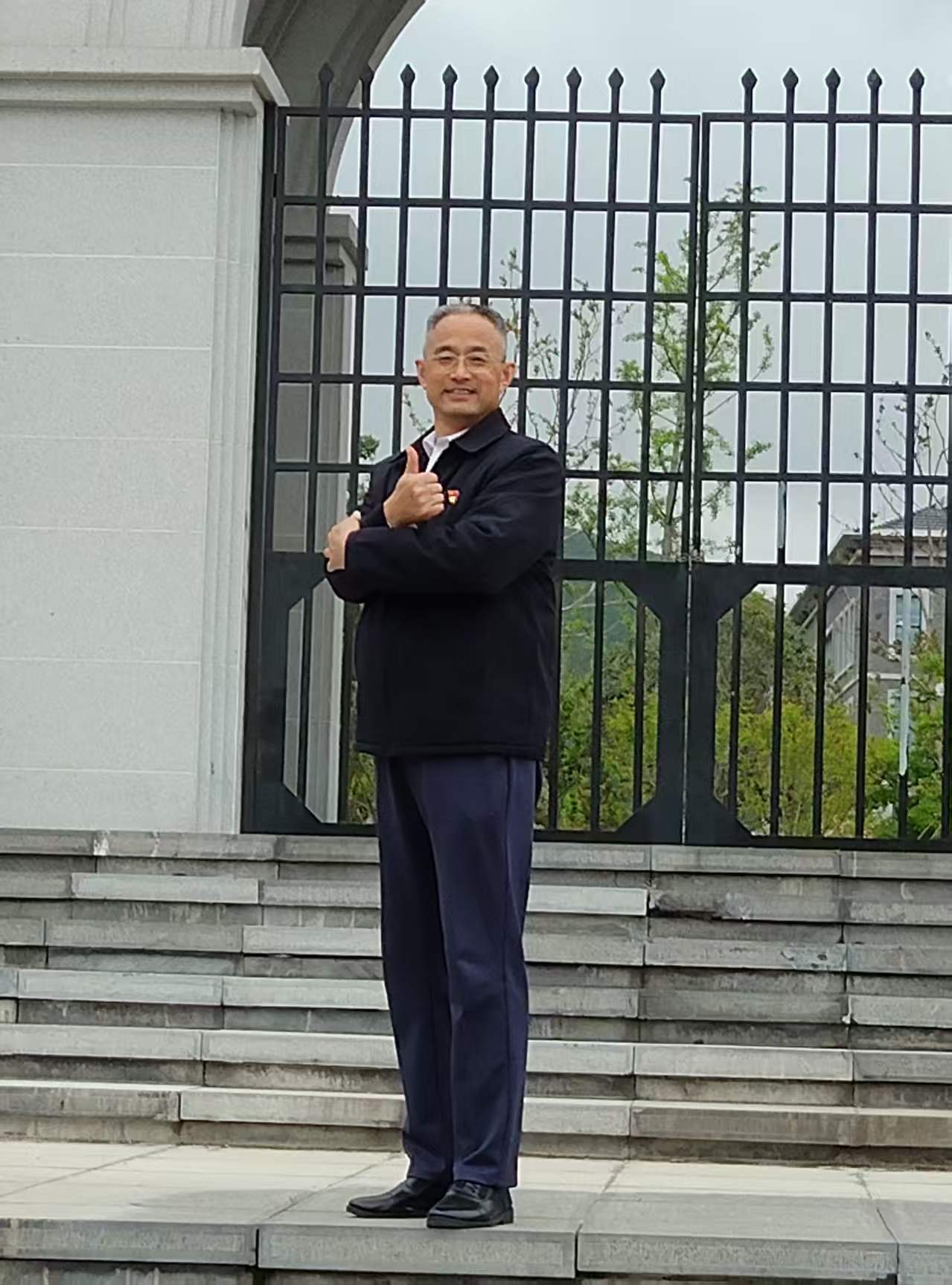 诗人头像