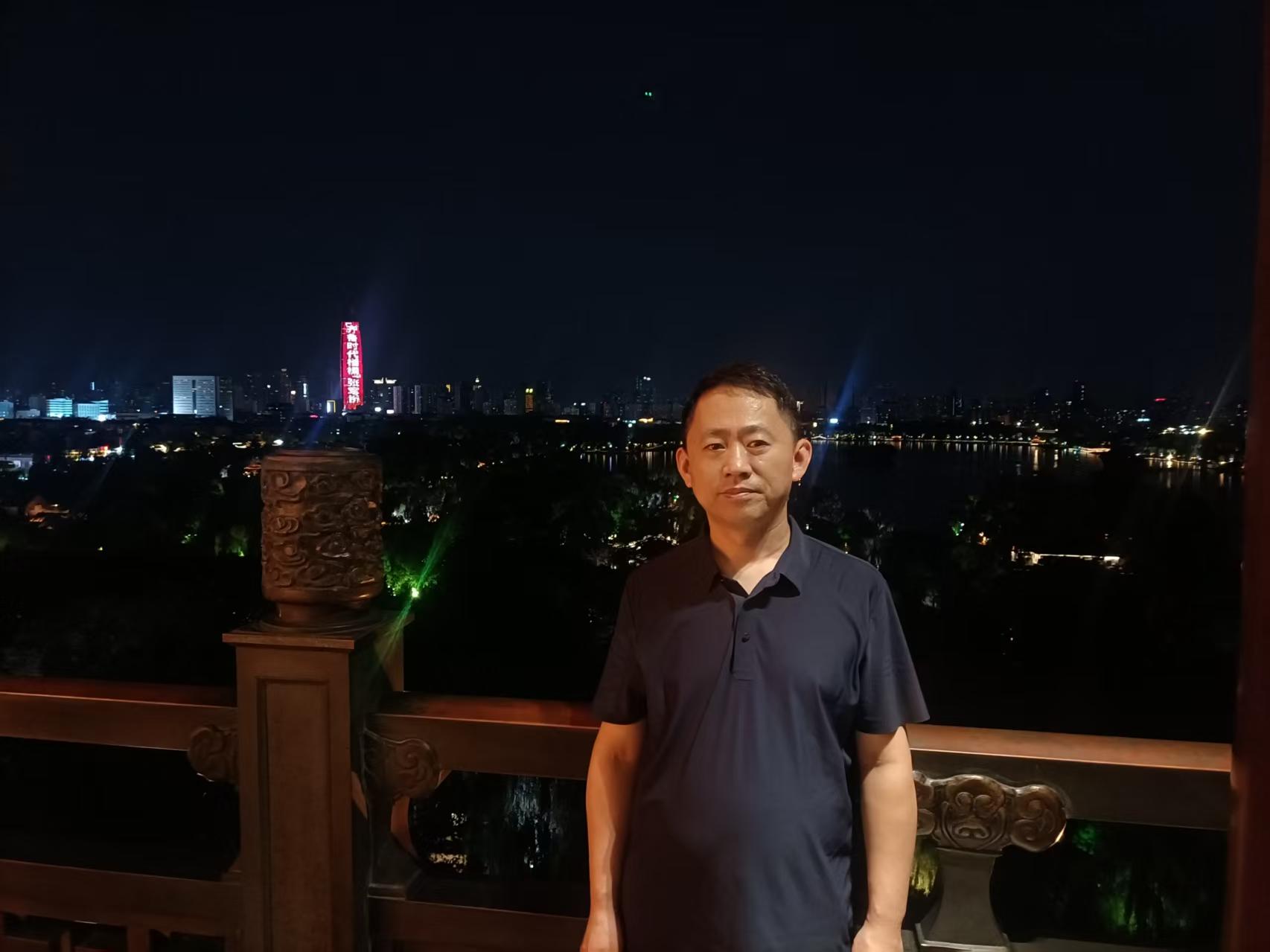 诗人头像