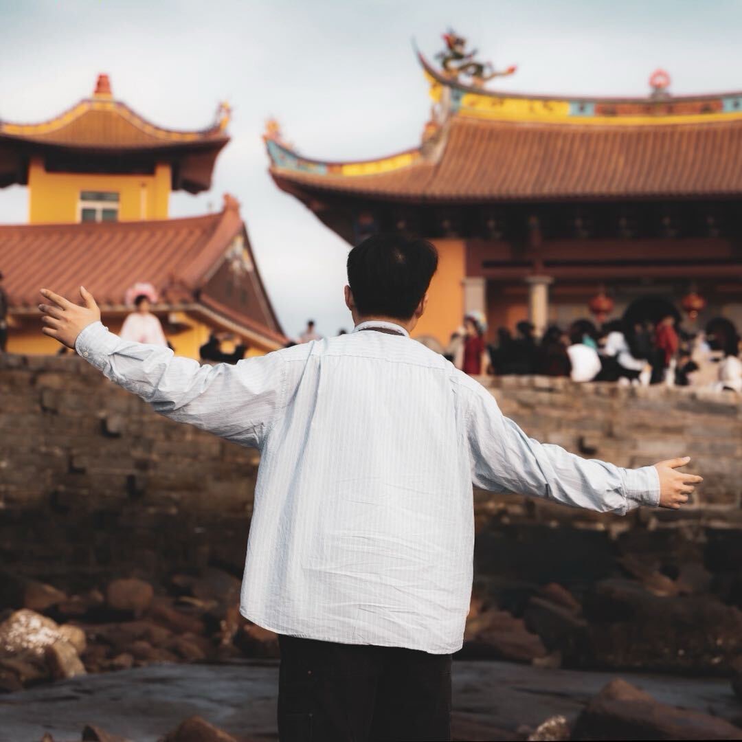 诗人头像