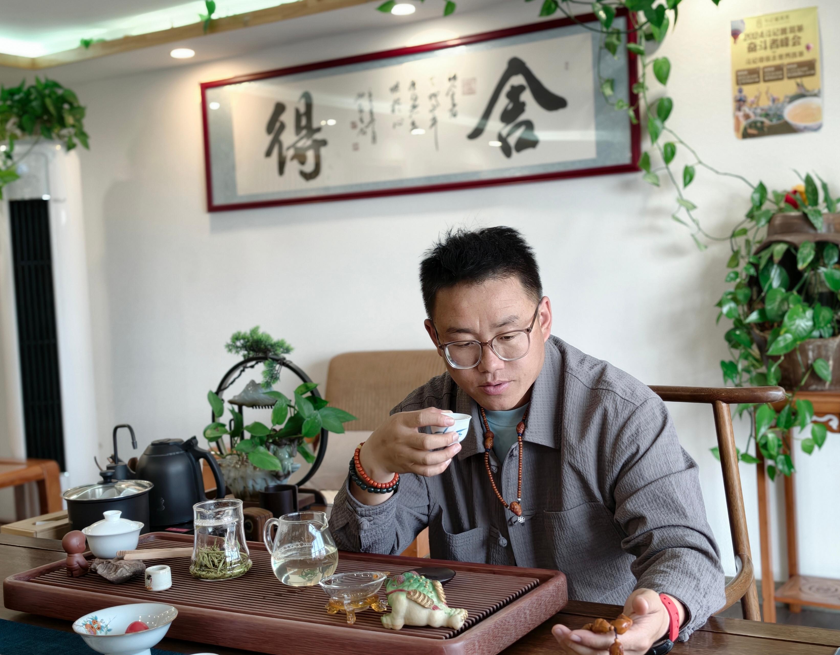 诗人头像