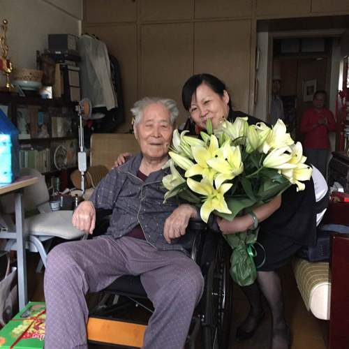 冬青与白桦先生合影