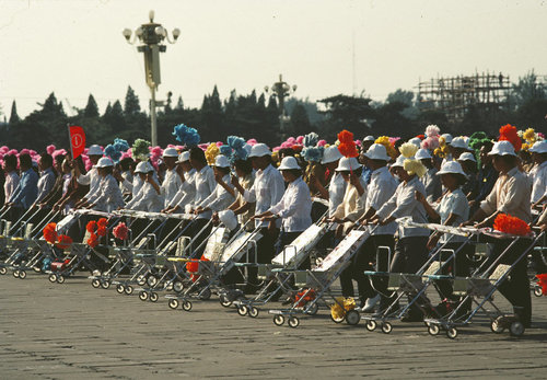 1984年 在天安门广场进行检阅彩排, 摄影Thomas Hoepker 1984年 在天安门广场进行检阅彩排, 摄影Thomas Hoepker