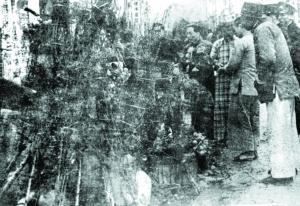 1913官方禁止过大年，老百姓偷偷买年货贴春联