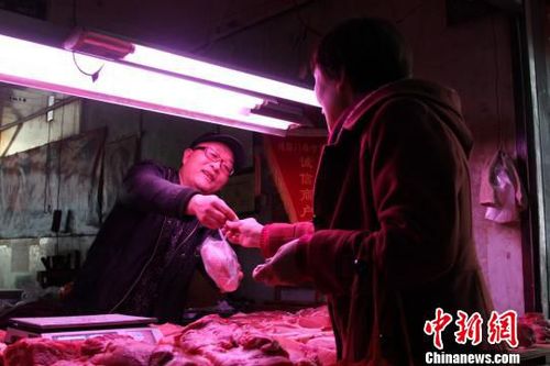 西安“卖肉诗人”:诗词带来喧嚣中的宁静