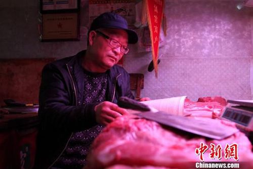 西安“卖肉诗人”:诗词带来喧嚣中的宁静