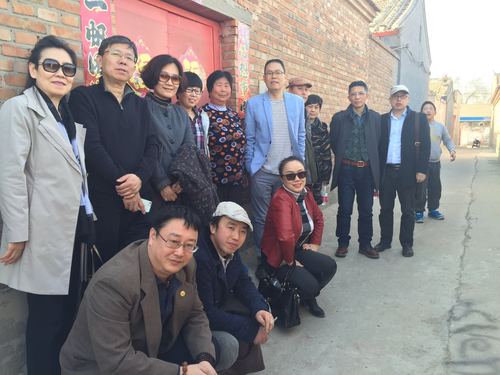 诗人田野调查小组在宋庄农家