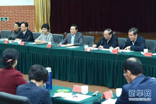 4月12日,中共中央政治局委员、中央书记处书记、中宣部部长刘奇葆在北京出席“走向世界的中国儿童文学”座谈会并讲话。 新华社记者丁海涛摄