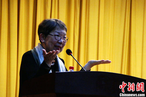 席慕容眼中的“诗与原乡”：信仰一直都在