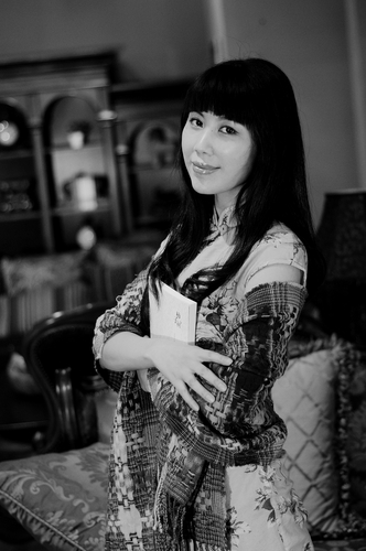 施施然近照(黑白) (1) 施施然近照(黑白) (1)