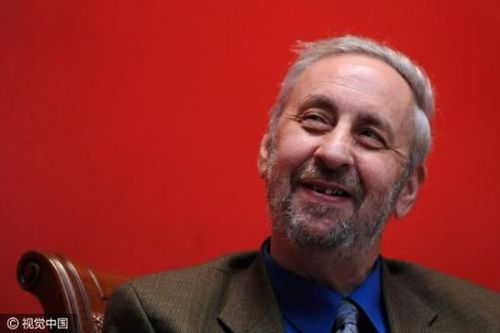 许渊冲：翻译中国诗，是中国人还是外国人翻得好？