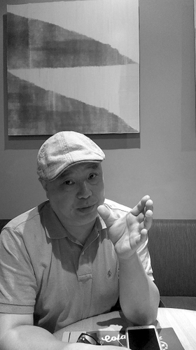 说到抽象诗,许德民滔滔不绝。青年报资深记者 郭颖 摄