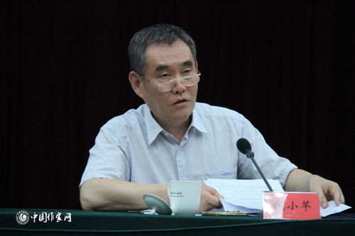 中国作协党组书记、副主席钱小芊主持座谈会