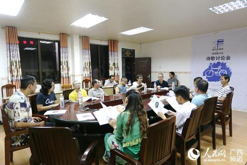 六靖诗会读诗评诗会现场（李国伟/摄）