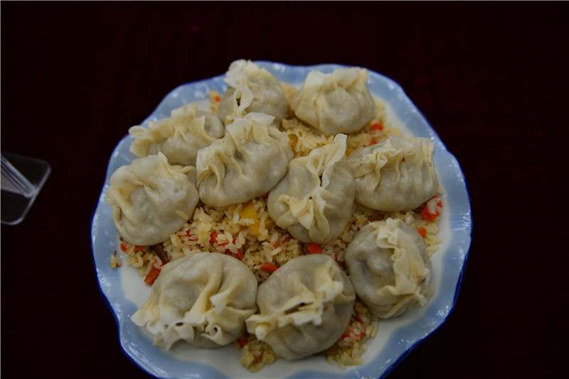 高山牧场、牛羊成群；山峦起伏，麦浪翻涌。这里有古城风貌，有草原风情，更有吃不完的美食。赏奇台美景之余，敬请参加奇台县“迎中秋、庆十一”诗歌征稿活动！获奖诗人可赴新疆奇台参加“迎中秋、庆十一”诗歌朗诵会，亲自观赏美景、品尝美食，往返交通及食宿费用由主办方承担！<a href="http://www.zgshige.cn/c/2016-08-10/1622271.shtml" target="_blank">点击此处查看投稿方式</a>