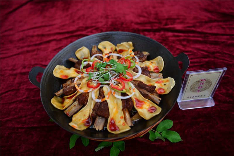 高山牧场、牛羊成群；山峦起伏，麦浪翻涌。这里有古城风貌，有草原风情，更有吃不完的美食。赏奇台美景之余，敬请参加奇台县“迎中秋、庆十一”诗歌征稿活动！获奖诗人可赴新疆奇台参加“迎中秋、庆十一”诗歌朗诵会，亲自观赏美景、品尝美食，往返交通及食宿费用由主办方承担！<a href="http://www.zgshige.cn/c/2016-08-10/1622271.shtml" target="_blank">点击此处查看投稿方式</a>