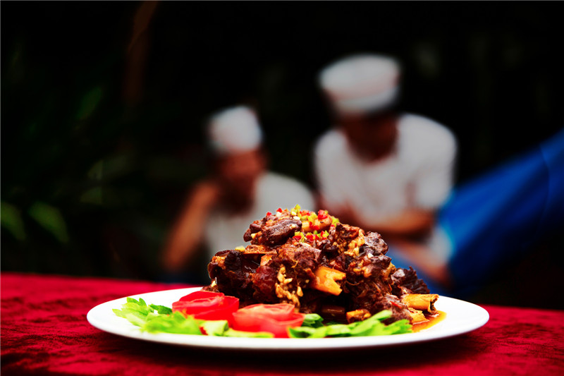 高山牧场、牛羊成群；山峦起伏，麦浪翻涌。这里有古城风貌，有草原风情，更有吃不完的美食。赏奇台美景之余，敬请参加奇台县“迎中秋、庆十一”诗歌征稿活动！获奖诗人可赴新疆奇台参加“迎中秋、庆十一”诗歌朗诵会，亲自观赏美景、品尝美食，往返交通及食宿费用由主办方承担！<a href="http://www.zgshige.cn/c/2016-08-10/1622271.shtml" target="_blank">点击此处查看投稿方式</a>