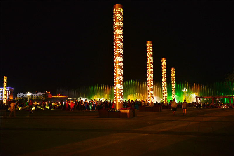 高山牧场、牛羊成群；山峦起伏，麦浪翻涌。这里有古城风貌，有草原风情，更有吃不完的美食。赏奇台美景之余，敬请参加奇台县“迎中秋、庆十一”诗歌征稿活动！获奖诗人可赴新疆奇台参加“迎中秋、庆十一”诗歌朗诵会，亲自观赏美景、品尝美食，往返交通及食宿费用由主办方承担！<a href="http://www.zgshige.cn/c/2016-08-10/1622271.shtml" target="_blank">点击此处查看投稿方式</a>