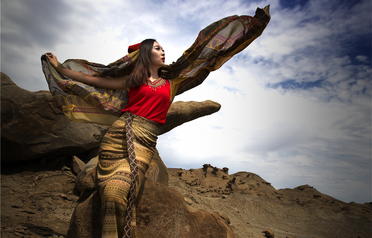 高山牧场、牛羊成群；山峦起伏，麦浪翻涌。这里有古城风貌，有草原风情，更有吃不完的美食。赏奇台美景之余，敬请参加奇台县“迎中秋、庆十一”诗歌征稿活动！获奖诗人可赴新疆奇台参加“迎中秋、庆十一”诗歌朗诵会，亲自观赏美景、品尝美食，往返交通及食宿费用由主办方承担！<a href="http://www.zgshige.cn/c/2016-08-10/1622271.shtml" target="_blank">点击此处查看投稿方式</a>