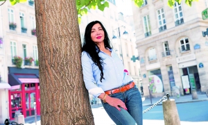 马斯里说,虽然她身在伦敦,但不管白天黑夜头脑里浮动的都是家乡被战火蹂躏的场景。 马斯里说,虽然她身在伦敦,但不管白天黑夜头脑里浮动的都是家乡被战火蹂躏的场景。