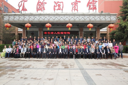 全体采风人员合影