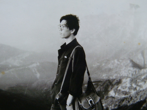 b1981年高考之后西川在泰山之顶，那时还不叫西川