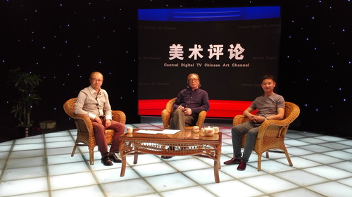杨卫(右)与贾方舟(中)、高岭(左)2015年在中央电视台书画频道