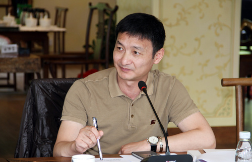 杨卫在2016年神农架装置艺术论坛上 (1)