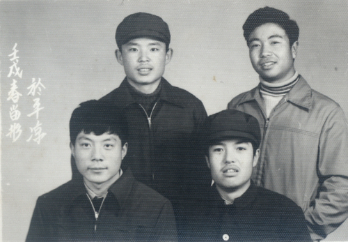 9、1981年春节，和驿马技校同学合影