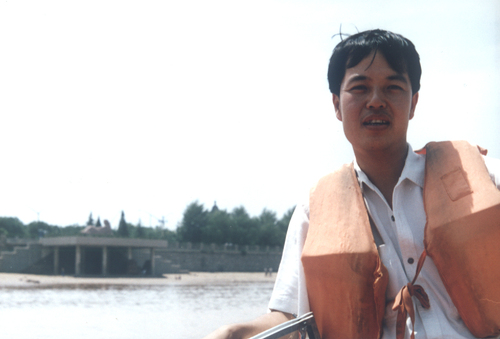 18、1996年在兰州黄河