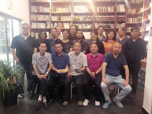部分参会诗人在芜湖诗院合影