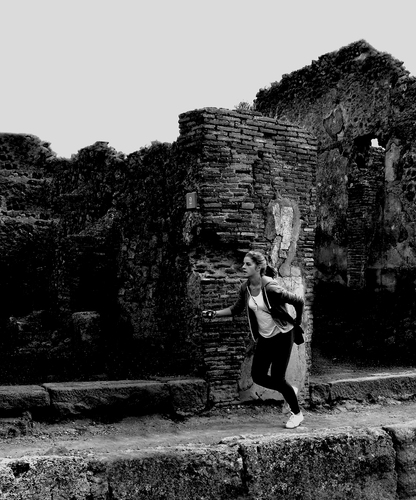 诗集《无尽的长眠有如忍耐》摄影插图之二       雪女摄