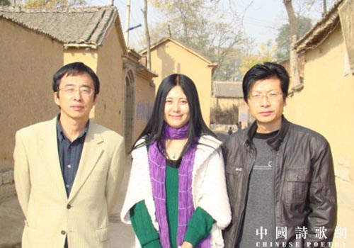 2009年，山西黎城，与诗人苏历铭、娜仁琪琪格