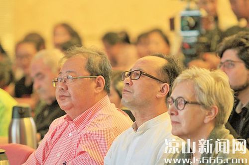 各地诗人齐聚凉山