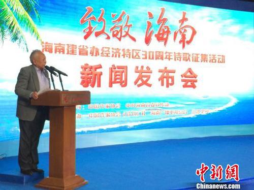 北京大学教授、著名诗歌评论家谢冕　徐宪刚　摄