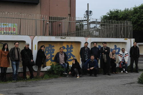 参加天问诗歌节的部分诗人在鹿港小镇