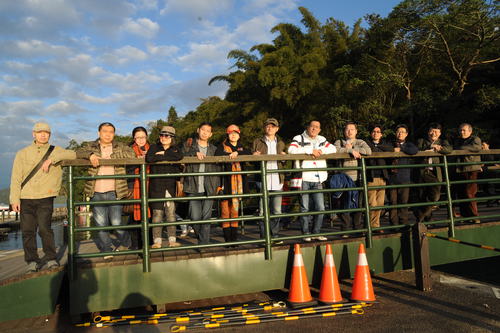 参加天问诗歌节的部分诗人在日月潭