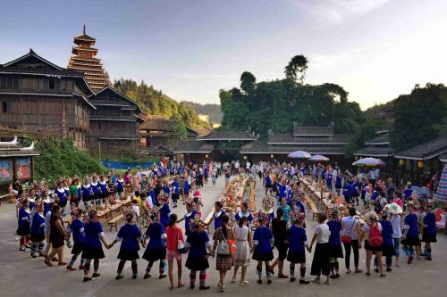 侗族多耶舞_副本