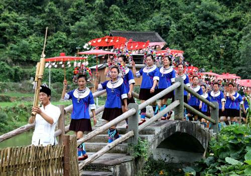 芦笙民俗游行_副本
