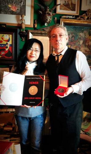 在位于西班牙马德里天使广场的梅斯特雷家中颁奖