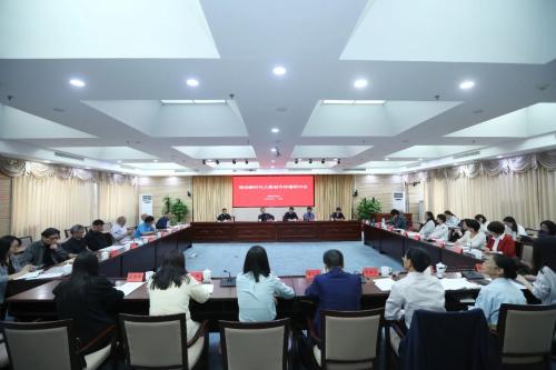 6000f4e37d178f0a30ca4a14c74a37cb