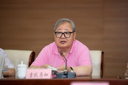 <span style='background-color:yellow;'><span style='background-color:yellow;'><span style='background-color:yellow;'><span style='background-color:yellow;'>吉狄马加</span></span></span></span>