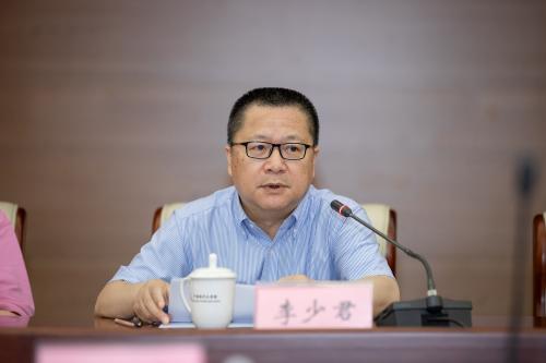 <span style='background-color:yellow;'><span style='background-color:yellow;'><span style='background-color:yellow;'><span style='background-color:yellow;'>李少君</span></span></span></span>