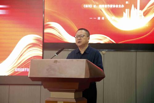 <span style='background-color:yellow;'><span style='background-color:yellow;'>李少君</span></span>