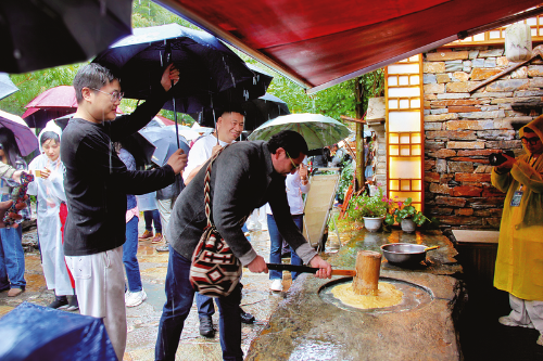 cd3e23eab23374f452769635cf71ae9c_img_184_93_393_264