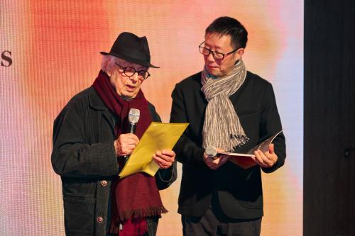 欧阳江河与阿多尼斯（左）共同朗诵阿多尼斯的作品。